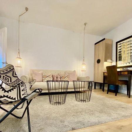 Appartamento Charming La Casa De La Castellana Madrid Esterno foto